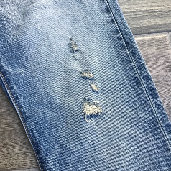 LAST ONE Leviโs Iconic Selvedged Wedgie Fit Jeans - Picture 5 of 8